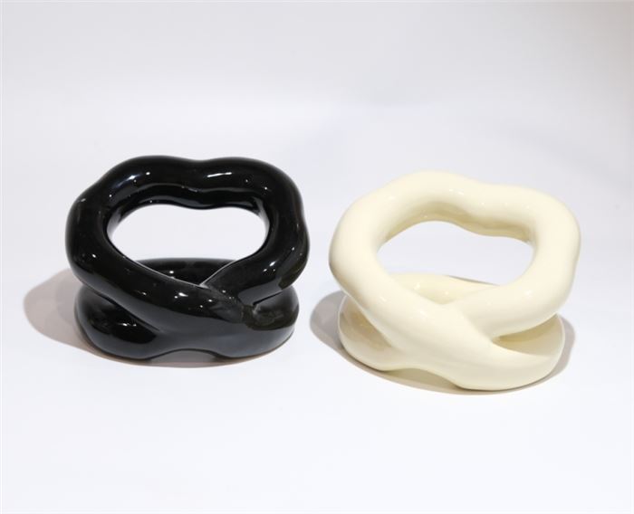 Ceramic toothbrush holder