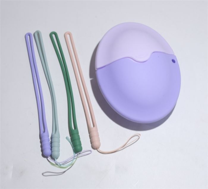 Silicone sunscreen applicator